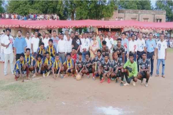 चाईबासा में चार दिवसीय फुटबॉल प्रतियोगिता का समापन, रिमील एफसी बनी चैंपियन