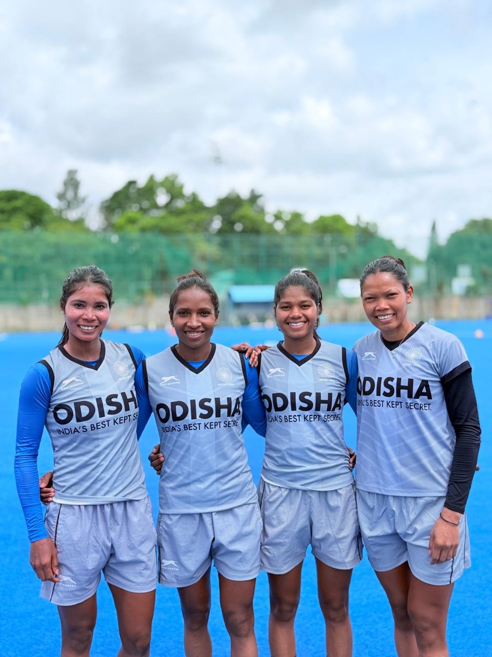 झारखंड की 4 खिलाड़ियों से सजी भारतीय महिला हॉकी टीम विश्व कप हॉकी में भाग लेने के लिए नीदरलैंड रवाना हुई 